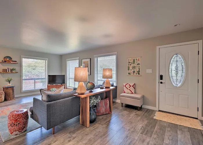 Red Rock Views: Modern *