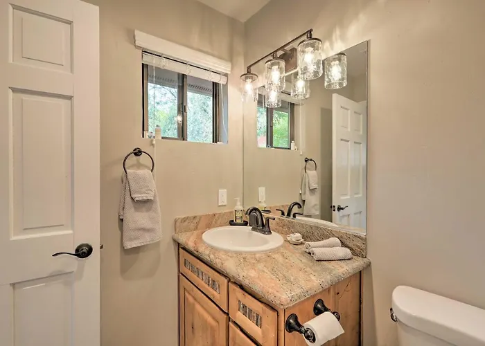 Red Rock Views: Modern Sedona